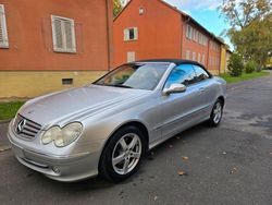 Silber Gebraucht 2004 Mercedes CLK320 Cabrio | 2.900 €