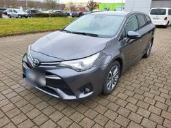 Grau Gebraucht 2016 Toyota Avensis Edition-S Kombi | 13.400 € (Etwas zu teuer)