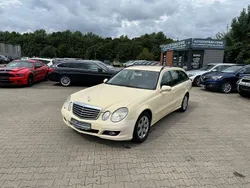 Gelb Gebraucht 2009 Mercedes E200 Limousine | 1.990 €