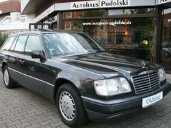 Schwarz Gebraucht 1993 Mercedes E200 Kombi | 9.924 €