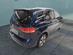 Blau Gebraucht 2023 VW Touran Move Van / Kleinbus | 36.750 € (Etwas zu teuer)
