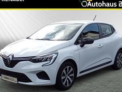 Weiß Gebraucht 2022 Renault Clio V Equilibre Limousine | 12.990 € (Guter Preis)