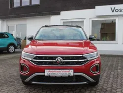 Kings red metallic (metallic) Gebraucht 2024 VW T-Roc Style SUV | 28.500 € (Fairer Preis)