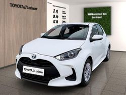 Weiß Gebraucht 2022 Toyota Yaris Hybrid Comfort Limousine | 17.490 € (Superpreis)