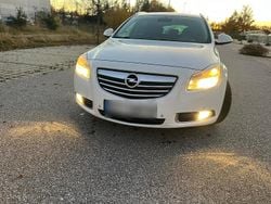 Weiß Gebraucht 2011 Opel Insignia Kombi | 2.100 € (Fairer Preis)