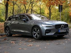 Grau Gebraucht 2021 Volvo V60 R-Design Kombi | 27.500 € (Etwas zu teuer)