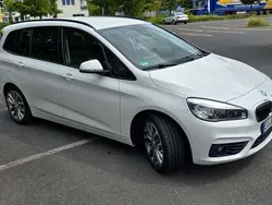 Weiß Gebraucht 2015 BMW 220 Gran Tourer Sport Line Van / Kleinbus | 14.900 € (Guter Preis)