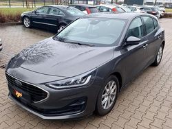 Grau Gebraucht 2022 Ford Focus Cool & Connect Limousine | 17.550 € (Fairer Preis)