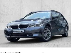 Grau Gebraucht 2022 BMW 320e Shadowline Kombi | 36.790 € (Teuer)