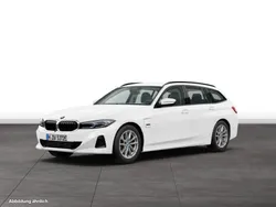Gebraucht 2023 BMW 330e Comfort Edition Kombi | 39.354 € (Fairer Preis)