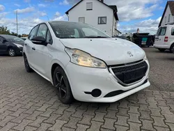 Weiß Gebraucht 2014 Peugeot 208 Access Kleinwagen | 2.490 € (Guter Preis)