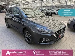 Grau Gebraucht 2021 Hyundai i30 Limousine | 15.990 € (Fairer Preis)