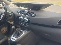 Weiß Gebraucht 2015 Renault Scénic III Bose Edition Van / Kleinbus | 4.990 € (Guter Preis)