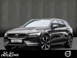 Grau Gebraucht 2024 Volvo V60 CC Ultimate Kombi | 45.860 € (Guter Preis)