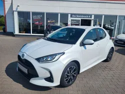 Weiß Gebraucht 2024 Toyota Yaris Team Limousine | 21.490 € (Fairer Preis)