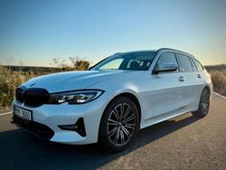 Weiß Gebraucht 2020 BMW 320 Sport Line Kombi | 24.900 € (Guter Preis)