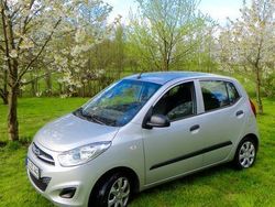 Silber metallic Gebraucht 2012 Hyundai i10 Kleinwagen | 5.999 € (Teuer)