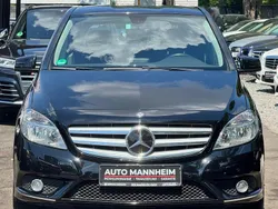Schwarz Gebraucht 2014 Mercedes B180 Van / Kleinbus | 10.899 € (Fairer Preis)