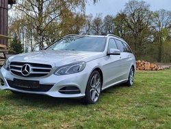 Silber Gebraucht 2016 Mercedes E250 Avantgarde Kombi | 20.500 €
