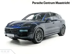 Blau Neu 2025 Porsche Cayenne Turbo E-Hybrid SUV | 232.560 € (Teuer)