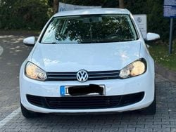 Weiß Gebraucht 2009 VW Golf VI Kleinwagen | 5.599 € (Fairer Preis)