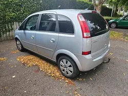 Silber Gebraucht 2003 Opel Meriva Van / Kleinbus | 1.850 €