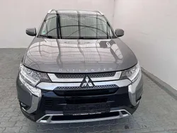 Grau Gebraucht 2020 Mitsubishi Outlander Diamant Edition SUV | 19.700 € (Fairer Preis)