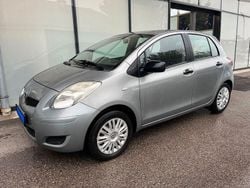 Silber Gebraucht 2009 Toyota Yaris Cool Limousine | 3.299 € (Fairer Preis)