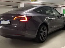 Grau Gebraucht 2022 Tesla Model 3 Long Range AWD Limousine | 36.500 € (Teuer)
