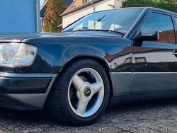 Schwarz Gebraucht 1991 Mercedes E260 Limousine | 7.980 €