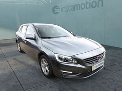 Grau Gebraucht 2018 Volvo V60 Momentum Kombi | 19.888 € (Fairer Preis)