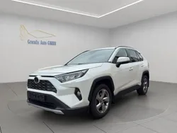 Weiß Gebraucht 2020 Toyota RAV4 SUV | 23.500 € (Etwas zu teuer)