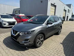 Grau Gebraucht 2020 Nissan Qashqai N-Connecta SUV | 18.990 € (Fairer Preis)