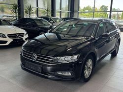 Deep black pearlescent Gebraucht 2023 VW Passat Kombi | 21.990 € (Fairer Preis)