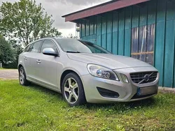 Silber Gebraucht 2011 Volvo V60 Kombi | 6.890 € (Etwas zu teuer)