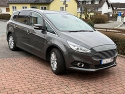 Grau Gebraucht 2017 Ford S-MAX Titanium Van / Kleinbus | 18.499 € (Fairer Preis)