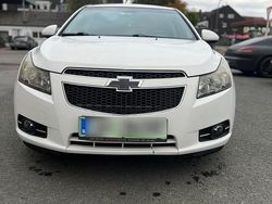 Weiß Gebraucht 2010 Chevrolet Cruze Limousine | 2.000 €