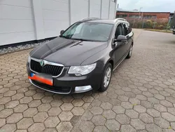 Grau Gebraucht 2010 Skoda Superb Kombi | 5.000 € (Fairer Preis)