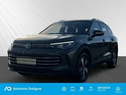 Grün Neu 2024 VW Tiguan Elegance SUV | 52.900 € (Etwas zu teuer)