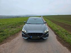 Grau Gebraucht 2020 Ford Focus ST-Line Limousine | 14.000 € (Guter Preis)
