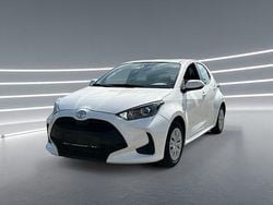 Weiß Gebraucht 2022 Toyota Yaris Comfort Limousine | 13.990 € (Fairer Preis)