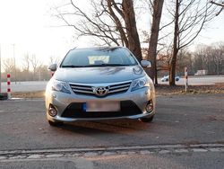 Grau Gebraucht 2014 Toyota Avensis Kombi | 8.900 € (Fairer Preis)