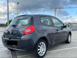 Grau Gebraucht 2007 Renault Clio II Limousine | 2.100 € (Guter Preis)