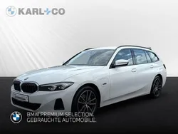 Weiss Gebraucht 2022 BMW 320e Shadowline Kombi | 29.980 € (Fairer Preis)
