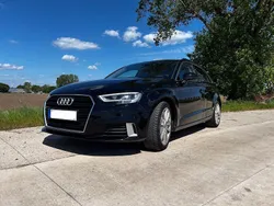Schwarz Gebraucht 2018 Audi A3 Sportback Ambiente Limousine | 19.999 € (Etwas zu teuer)