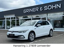 Weiß Gebraucht 2022 VW Golf VIII Style Limousine | 19.900 € (Guter Preis)