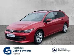 Rot Gebraucht 2024 VW Golf VIII Life Kombi | 24.880 € (Fairer Preis)