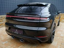 Schwarz Gebraucht 2024 Porsche Cayenne Turbo E-Hybrid SUV | 198.890 € (Teuer)