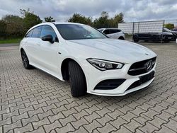 Weiß Gebraucht 2021 Mercedes CLA250e Shooting Brake AMG line Kombi | 16.700 €
