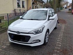 Weiß Gebraucht 2016 Hyundai i20 Trend Kleinwagen | 7.100 € (Fairer Preis)